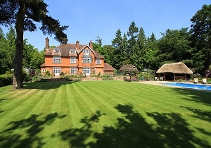 Info Centre - House with shaded lawn