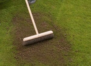 Info centre - how to topdress a lawn