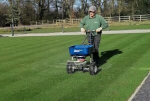 Info centre - fertilising turf