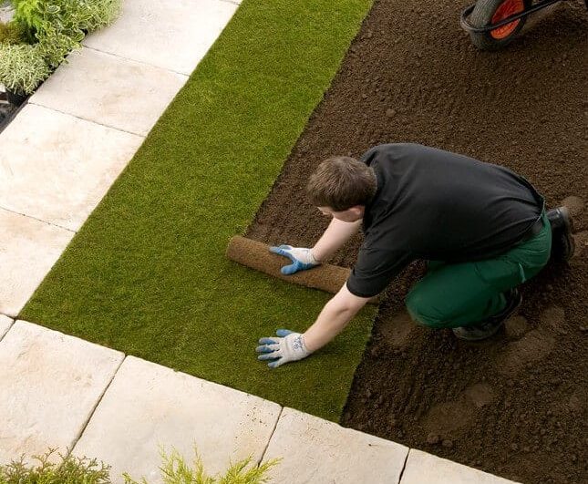 Laying turf against a straight edge - Rolawn how to lay turf guide